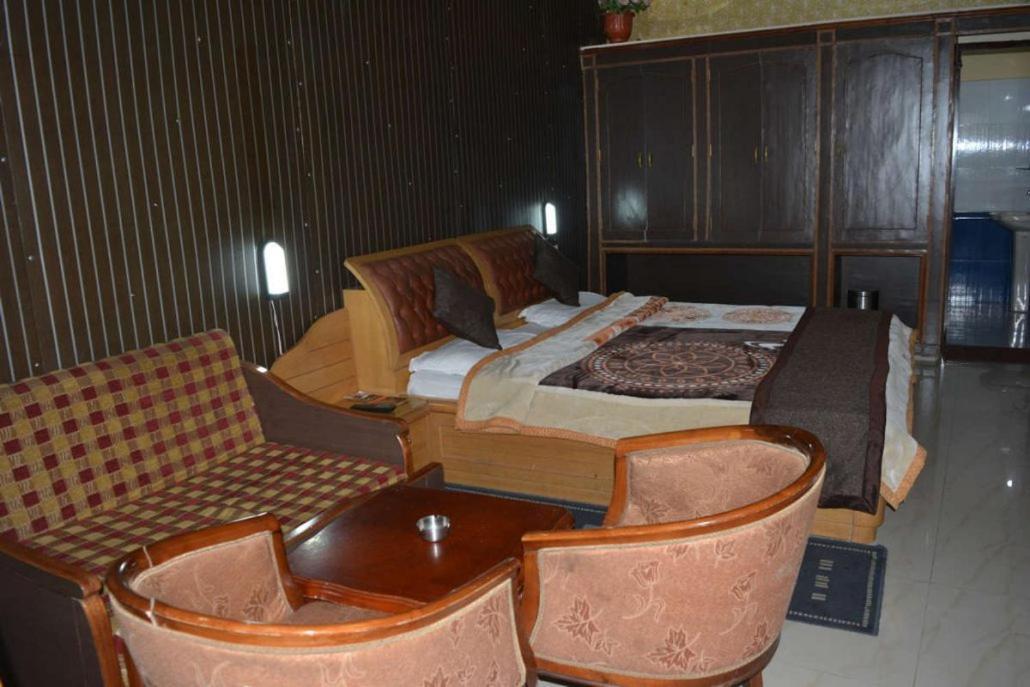 Hotel Crystal Palace Dhanaulti Buitenkant foto
